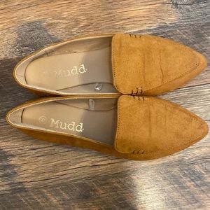 Mudd tan loafers size 6
